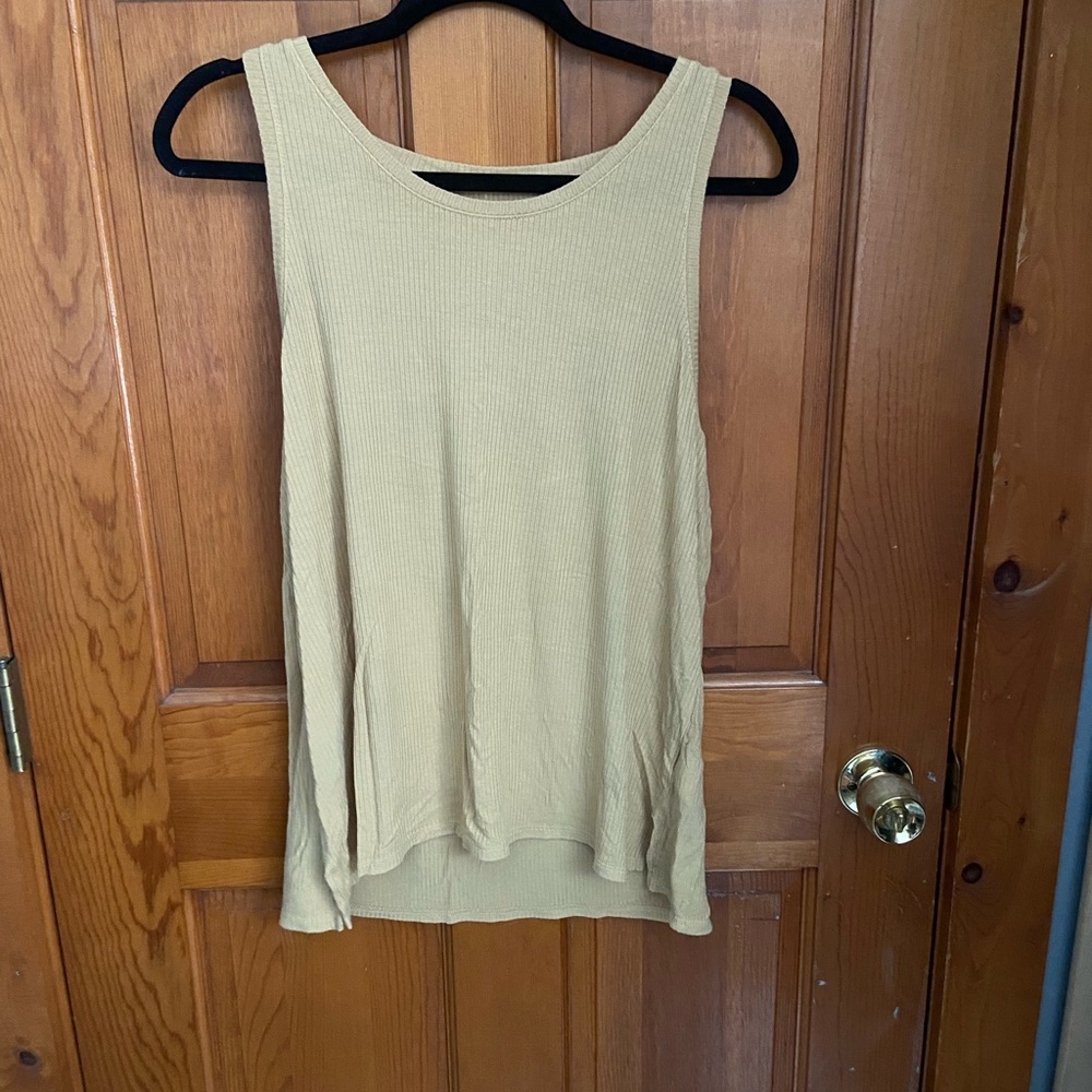 American Eagle yellow tank size LARGE
